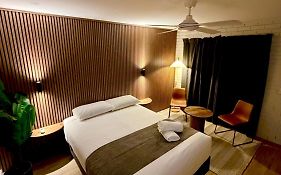 Pacific Paradise Airport Motel